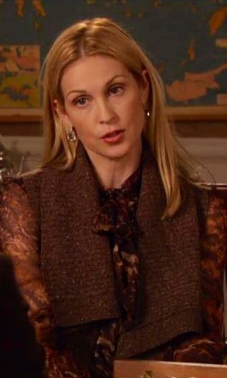 Lily van der Woodsen makeup jewelry simple chic