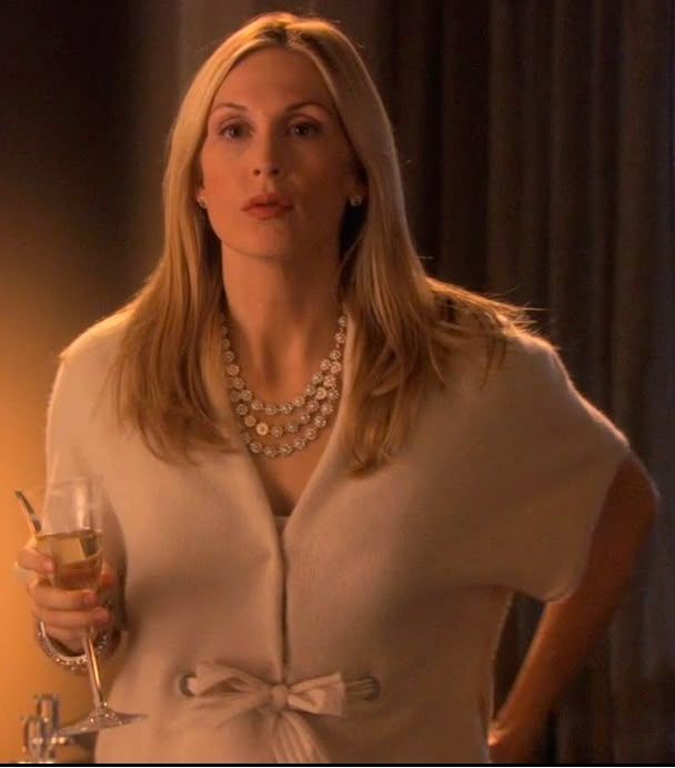 Lily van der Woodsen style cashmere sweater look