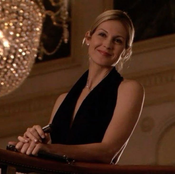 Lily van der Woodsen style outfits black evening dress