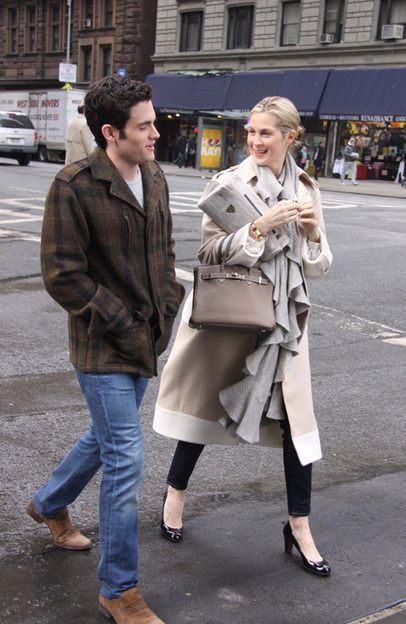 Lily van der Woodsen style trench coat upper east side nyc outfit